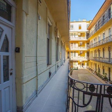 Cosy 2 Bedroom Flat In Akacfa St., Sol Budapest Exterior photo