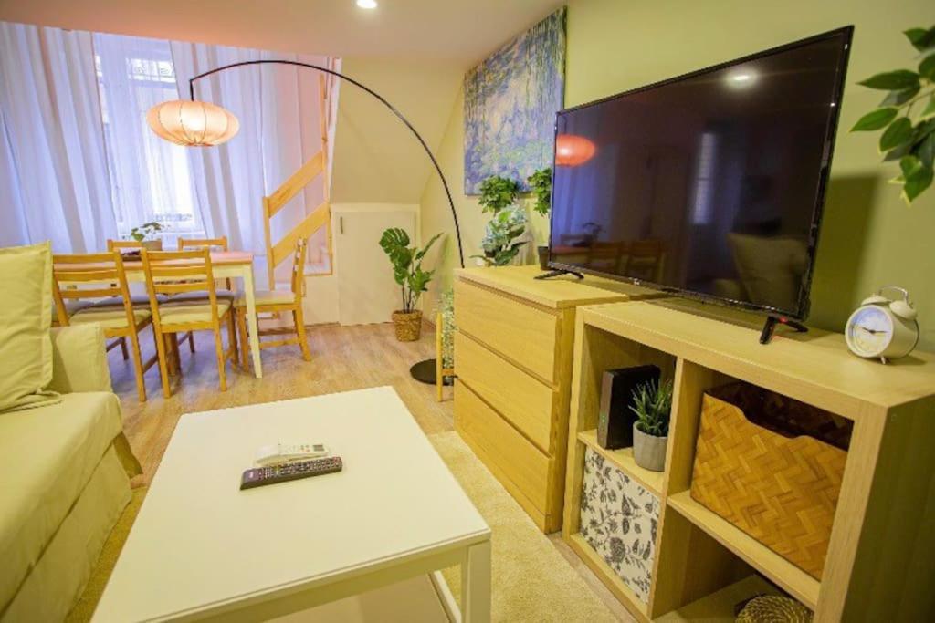 Cosy 2 Bedroom Flat In Akacfa St., Sol Budapest Exterior photo