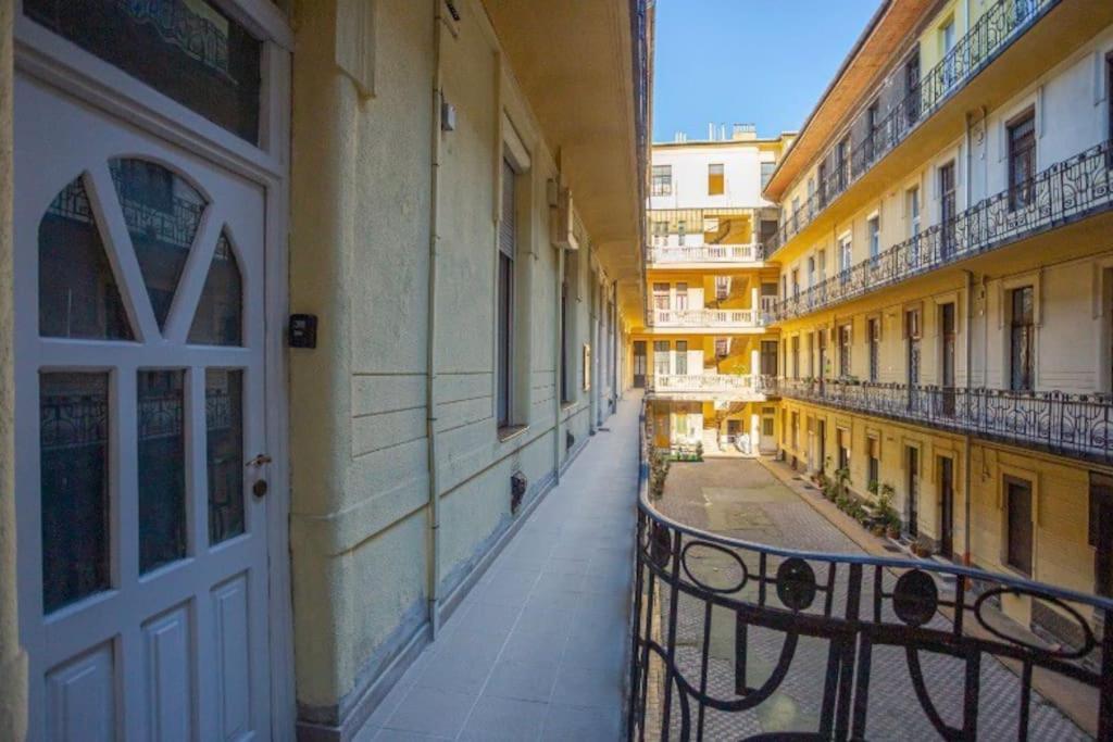 Cosy 2 Bedroom Flat In Akacfa St., Sol Budapest Exterior photo